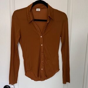 Wilfred Brown Button-Up Top